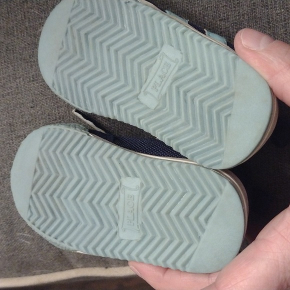 The Childrens Place baby sneakers size 2 - Picture 8 of 8